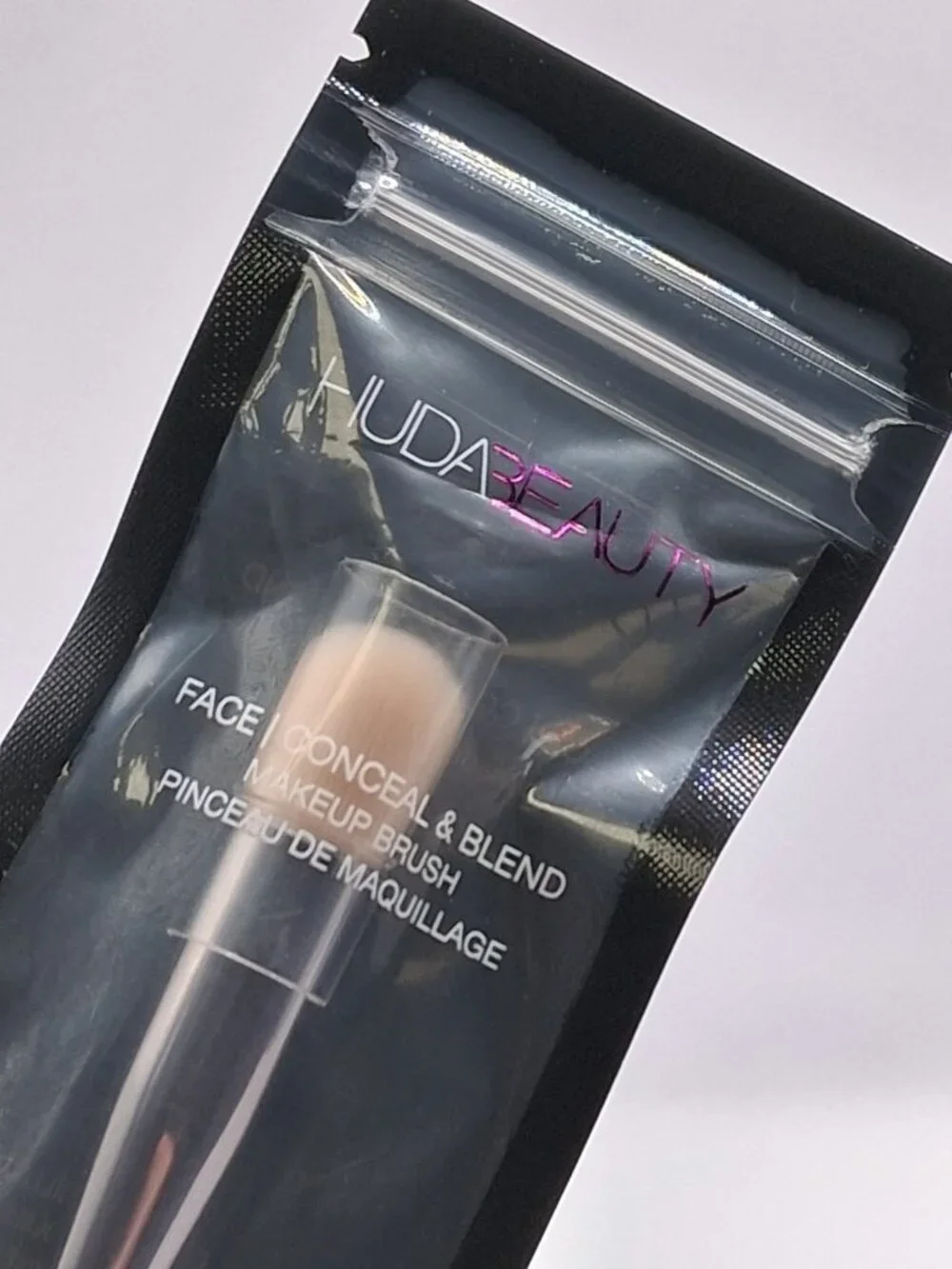 HUDA Beauty Face Conceal & Blend Makeup Brush Original